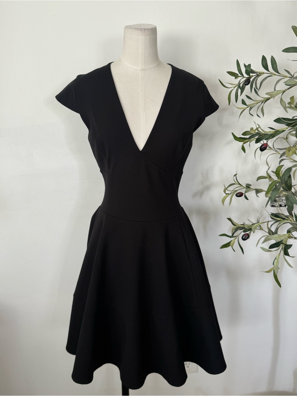 Halston Heritage Black Fit & Flare Deep V-Neck Dress Size 4